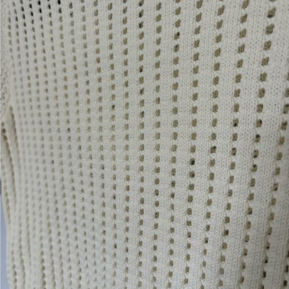 White Crochet/knit top by the brand Hinge, size small - Picture 10 of 10